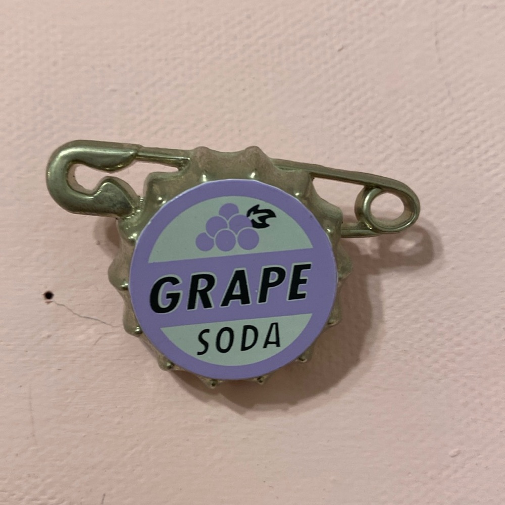 DISNEY Up Grape Pin